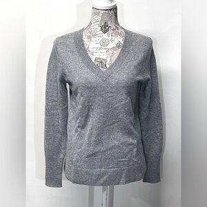 HALOGEN‎ Gray 💯 cashmere V neck sweater size XS.